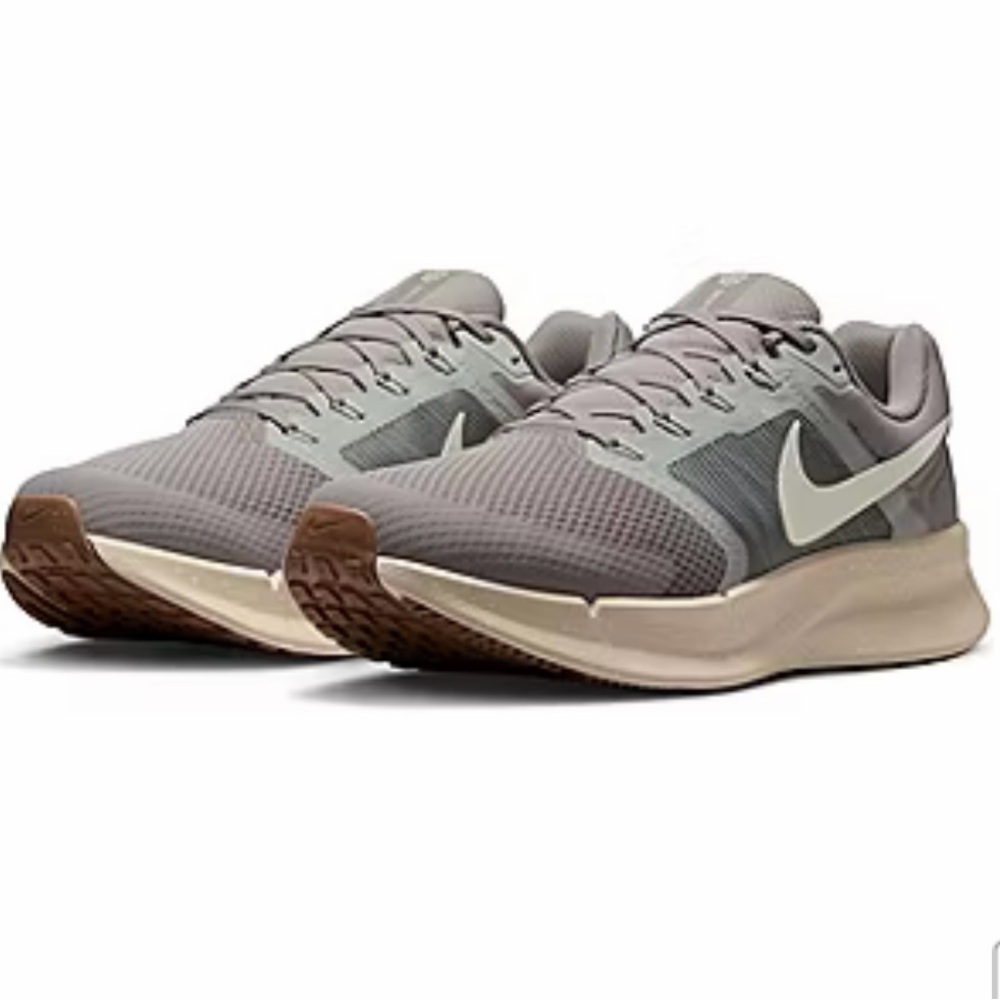 Nike Men's Gray and White Athletic Shoes